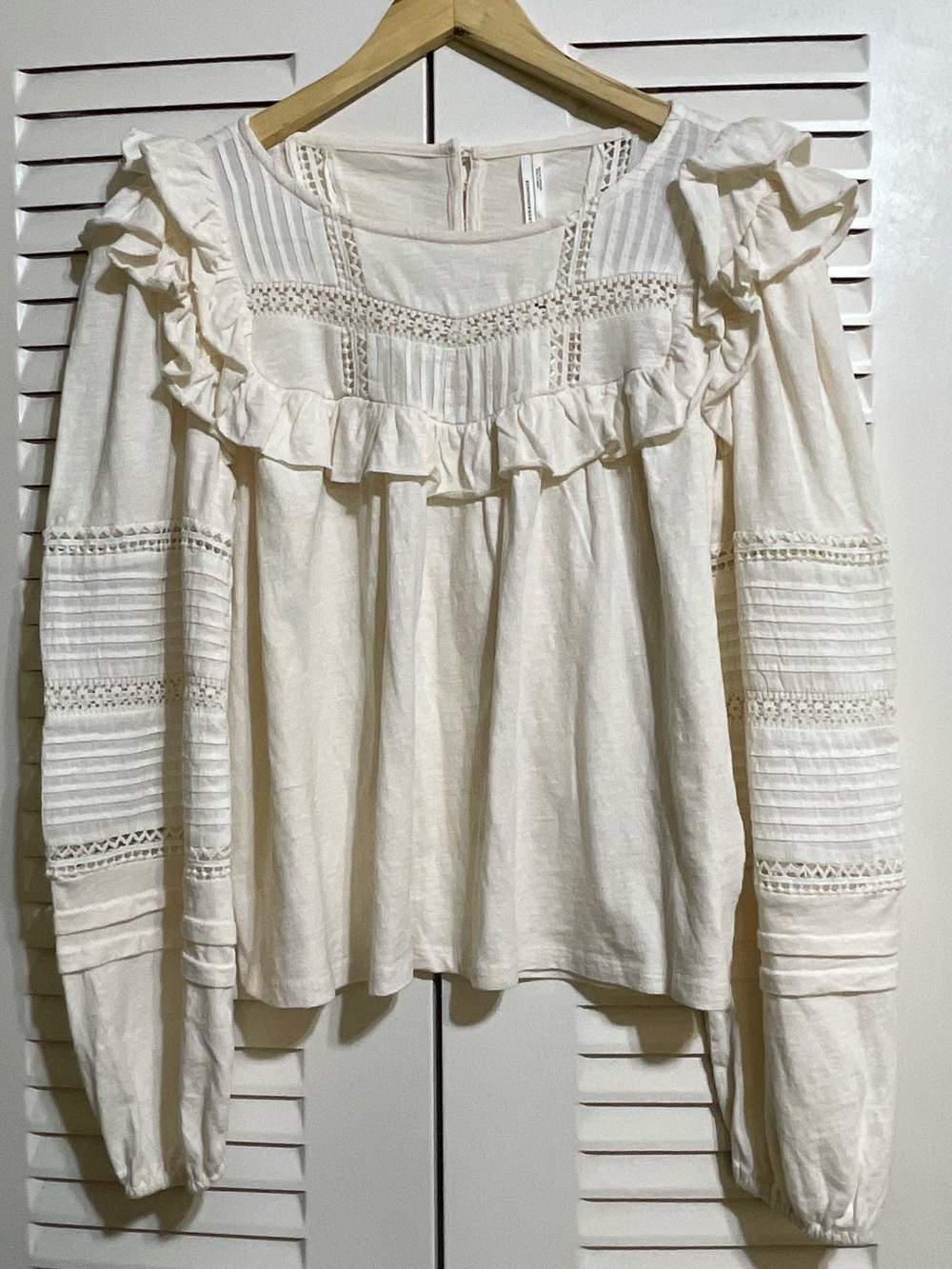 Anthropologie Ivory Color Ruffled Top Long Sleeves NWT Size Small